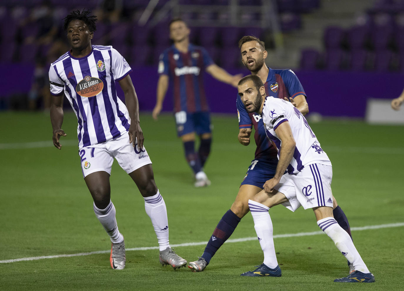 Ünal tuvo la permanencia después de un buena segunda parte, pero completó su mal partido con un error desde los 11 metros