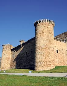Imagen secundaria 2 - Ermita del Cristo del Caño y castillo de Valdecorneja. 