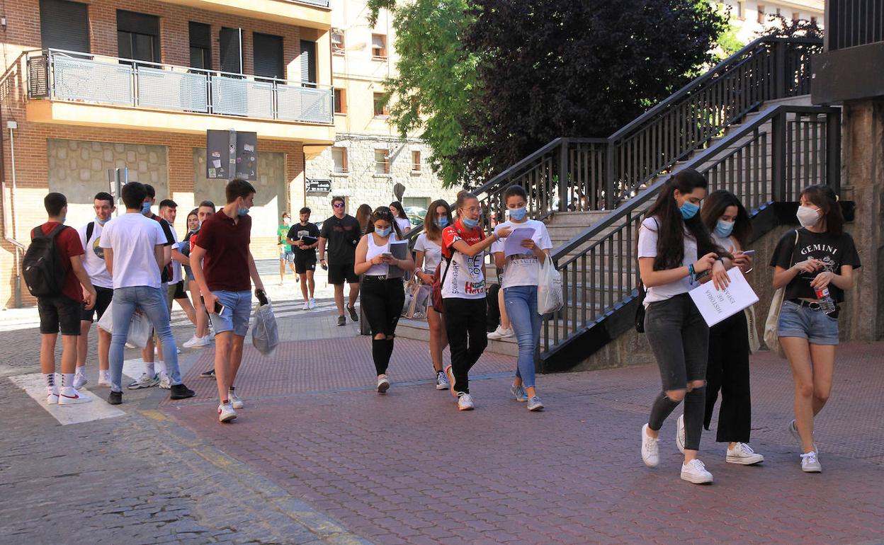 Una EBAU atípica, con mascarillas, bolsas de plástico y «más nervios tras unos meses caóticos»