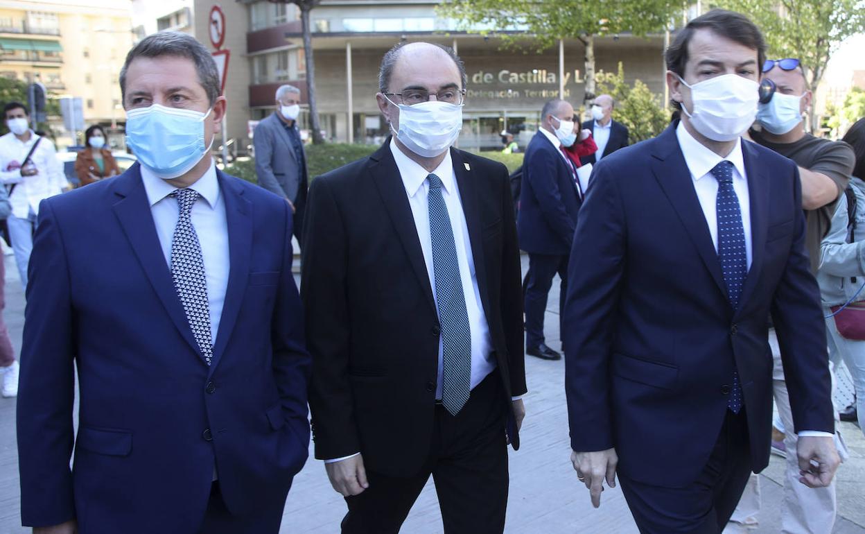 Emiliano García-Page (Castilla La-Mancha), Javier Lambán (Aragón) y Alfonso F. Mañueco (Castilla y León) en la cumbre de Soria.