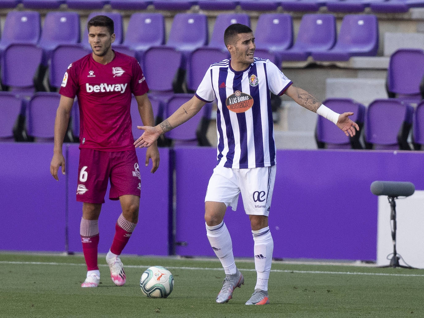 Un gol de Joaquín en los minutos finales deja al Real Valladolid, virtualmente, en Primera