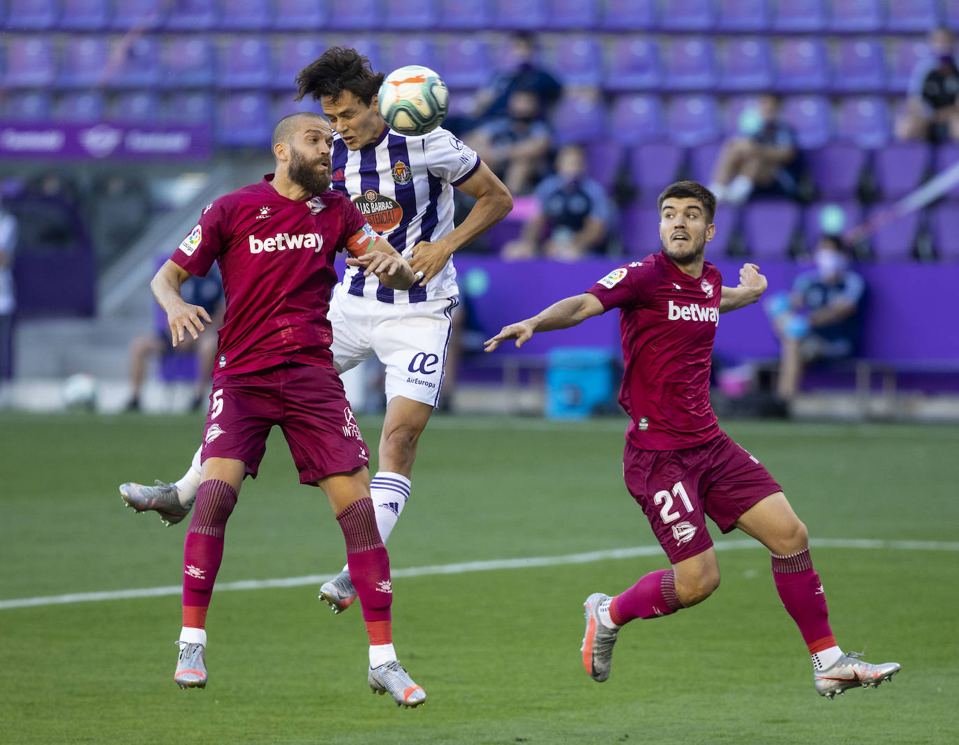 Un gol de Joaquín en los minutos finales deja al Real Valladolid, virtualmente, en Primera