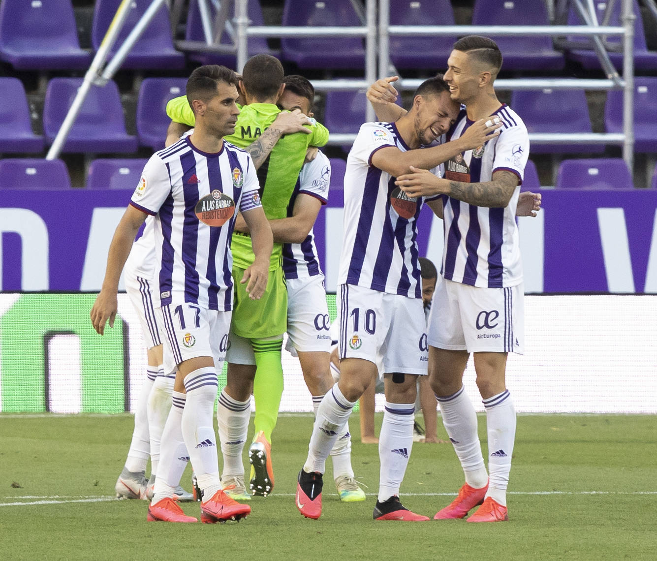 Un gol de Joaquín en los minutos finales deja al Real Valladolid, virtualmente, en Primera