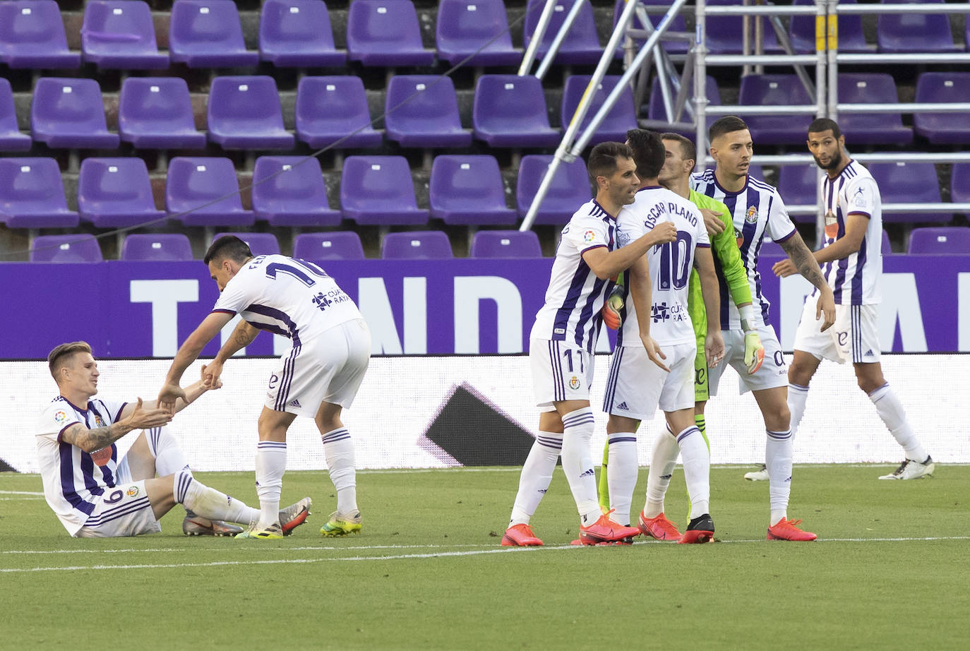 Un gol de Joaquín en los minutos finales deja al Real Valladolid, virtualmente, en Primera