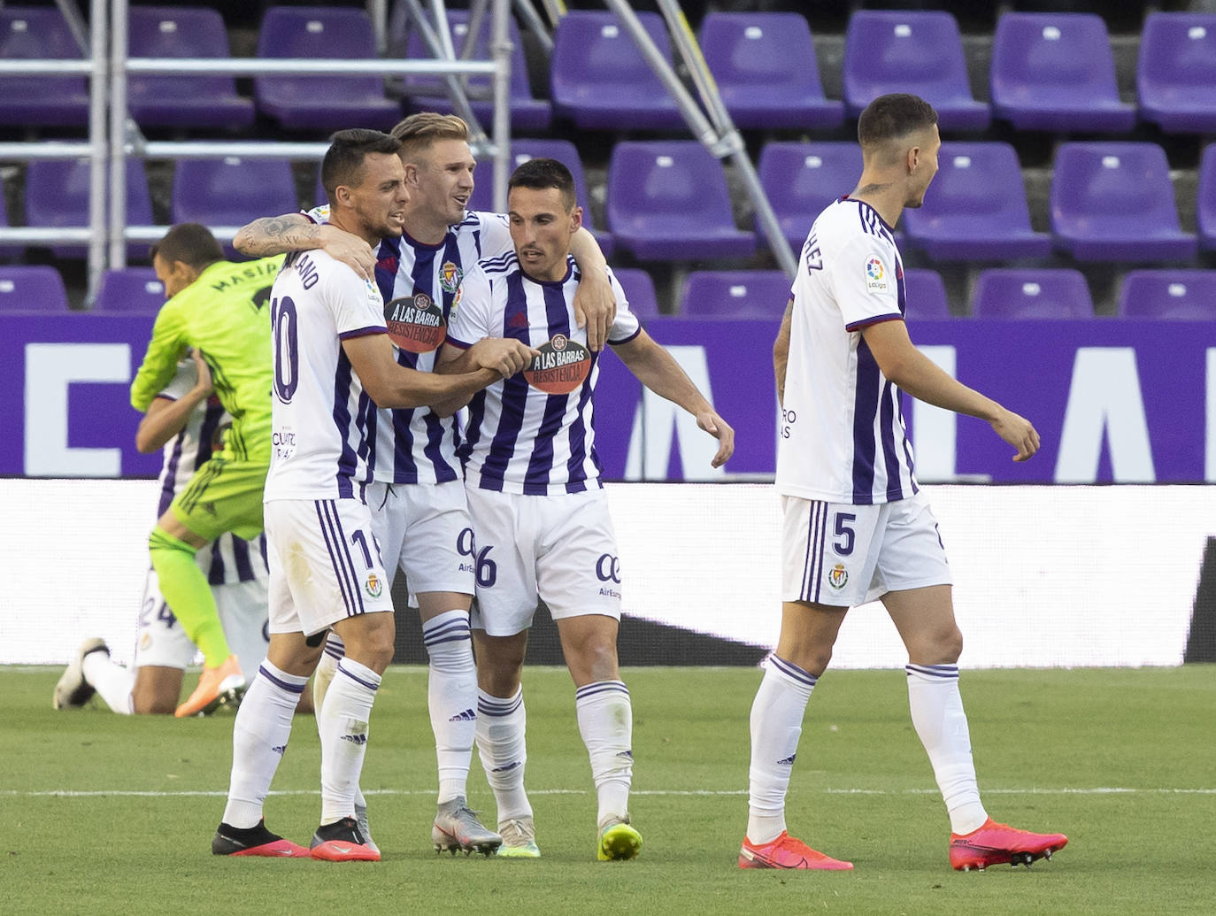 Un gol de Joaquín en los minutos finales deja al Real Valladolid, virtualmente, en Primera