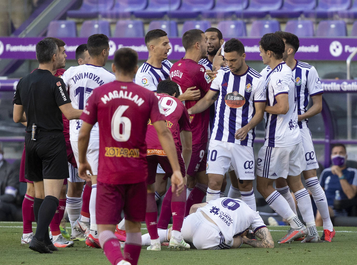 Un gol de Joaquín en los minutos finales deja al Real Valladolid, virtualmente, en Primera