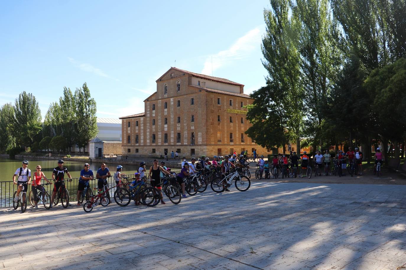 Sesenta riosecanos participaron en la marcha organizada por el centro de entrenamiento Playfit a beneficio de la Fundación Aladina