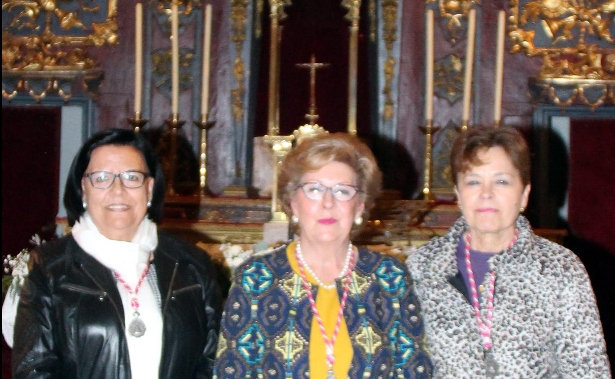 Las camareras de la Virgen de la Soterraña, Rosi Villar, Mª Luz Jimeno y Pilar García, en su toma de posesión en octubre de 2019.