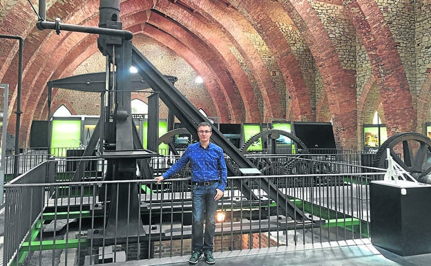 Roberto Fernández, director del Museo, en una de sus salas. 