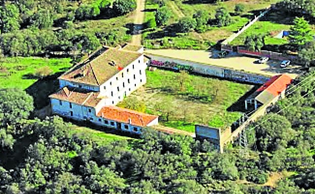 Colegio de los Escoceses, mandado construir por Enrique VIII. 