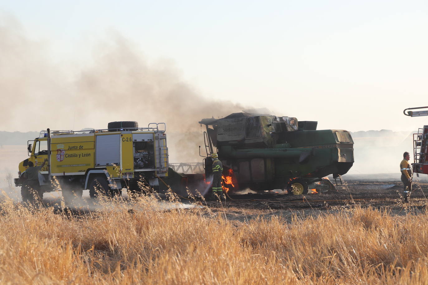 Arde una cosechadora en Cuéllar. 