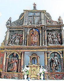 Imagen secundaria 2 - Arriba, Iglesia parroquial de San Juan, levantada en 1933 donde estuvo la ermita de Santa Águeda; Iglesia de Polvorosa de Valdavia y retablo de la iglesia de Renedo de Valdavia 