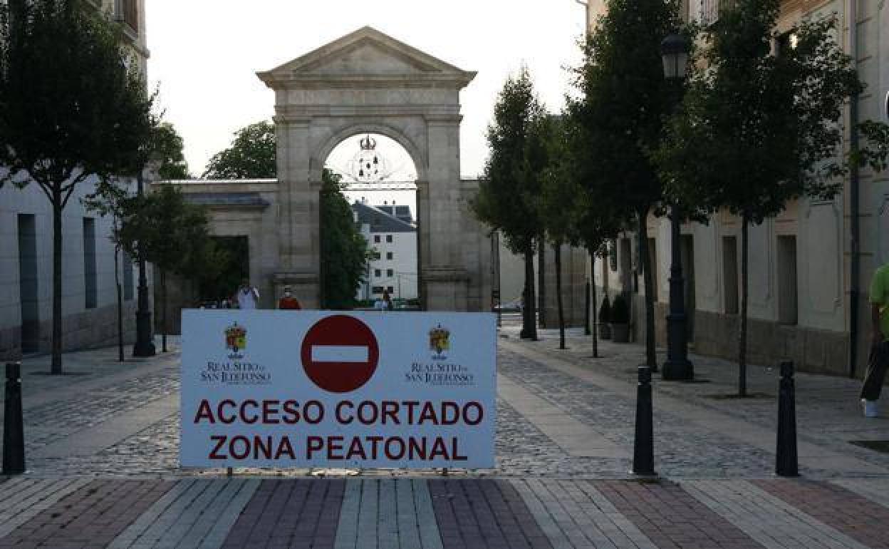 Señal que anuncia la peatonalización. 