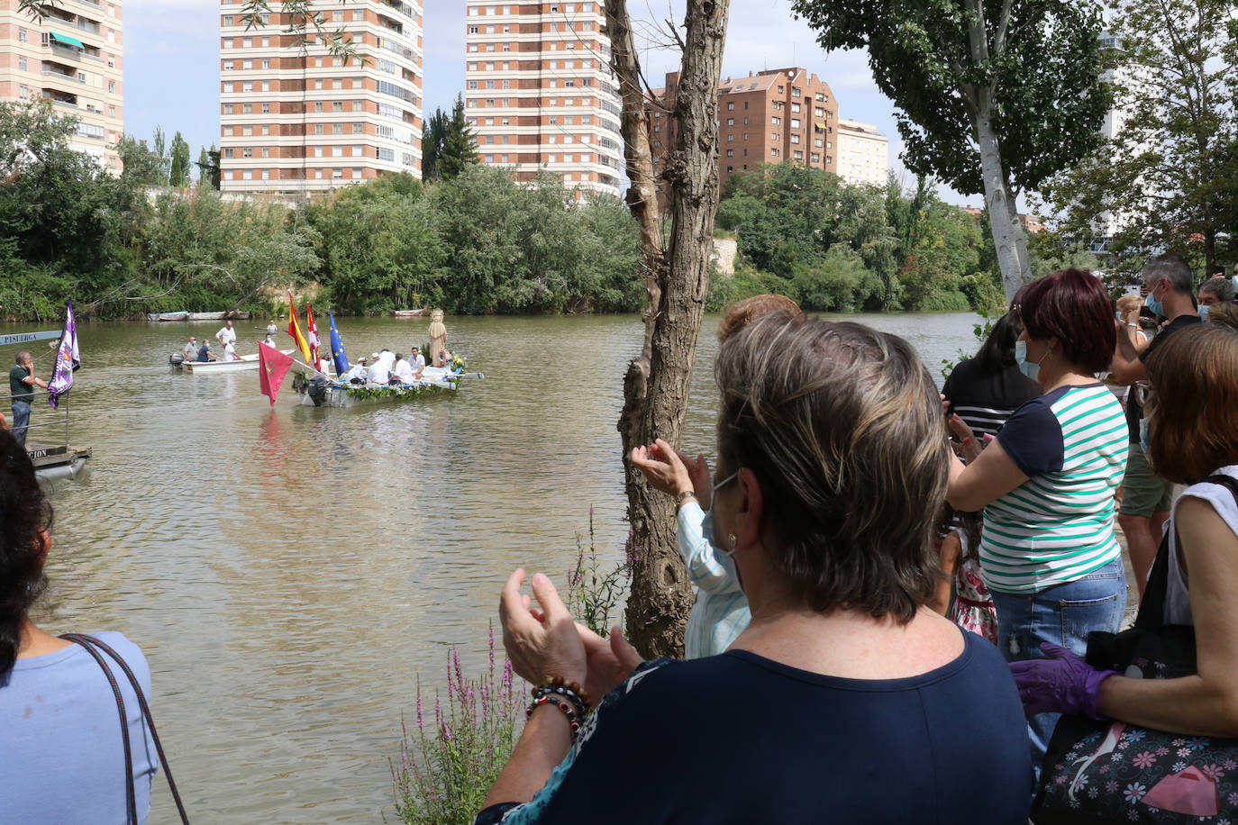 Fotos: Procesión fluvial de la Virgen del Carmen en Valladolid en recuerdo a la víctimas del coronavirus