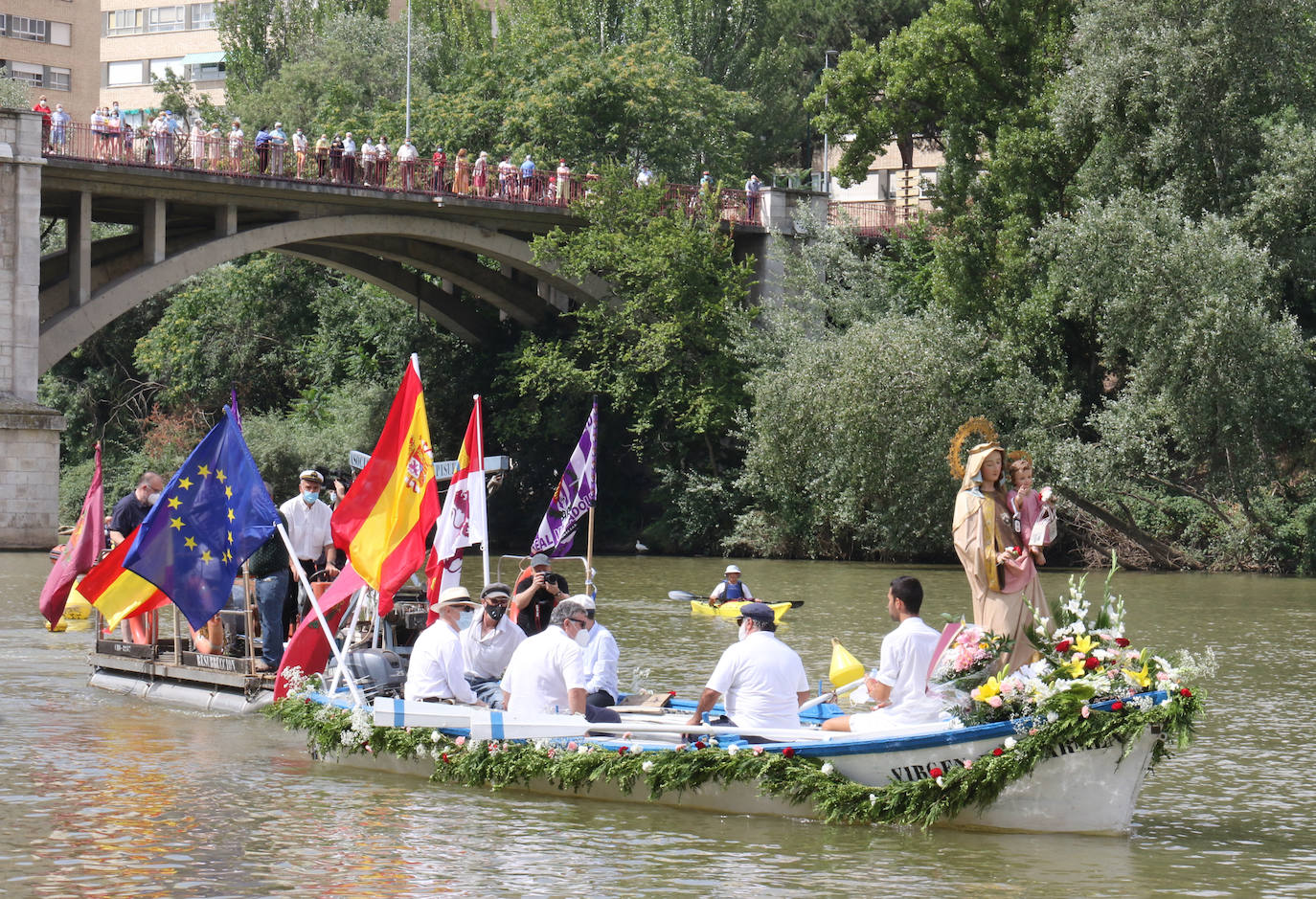 Fotos: Procesión fluvial de la Virgen del Carmen en Valladolid en recuerdo a la víctimas del coronavirus