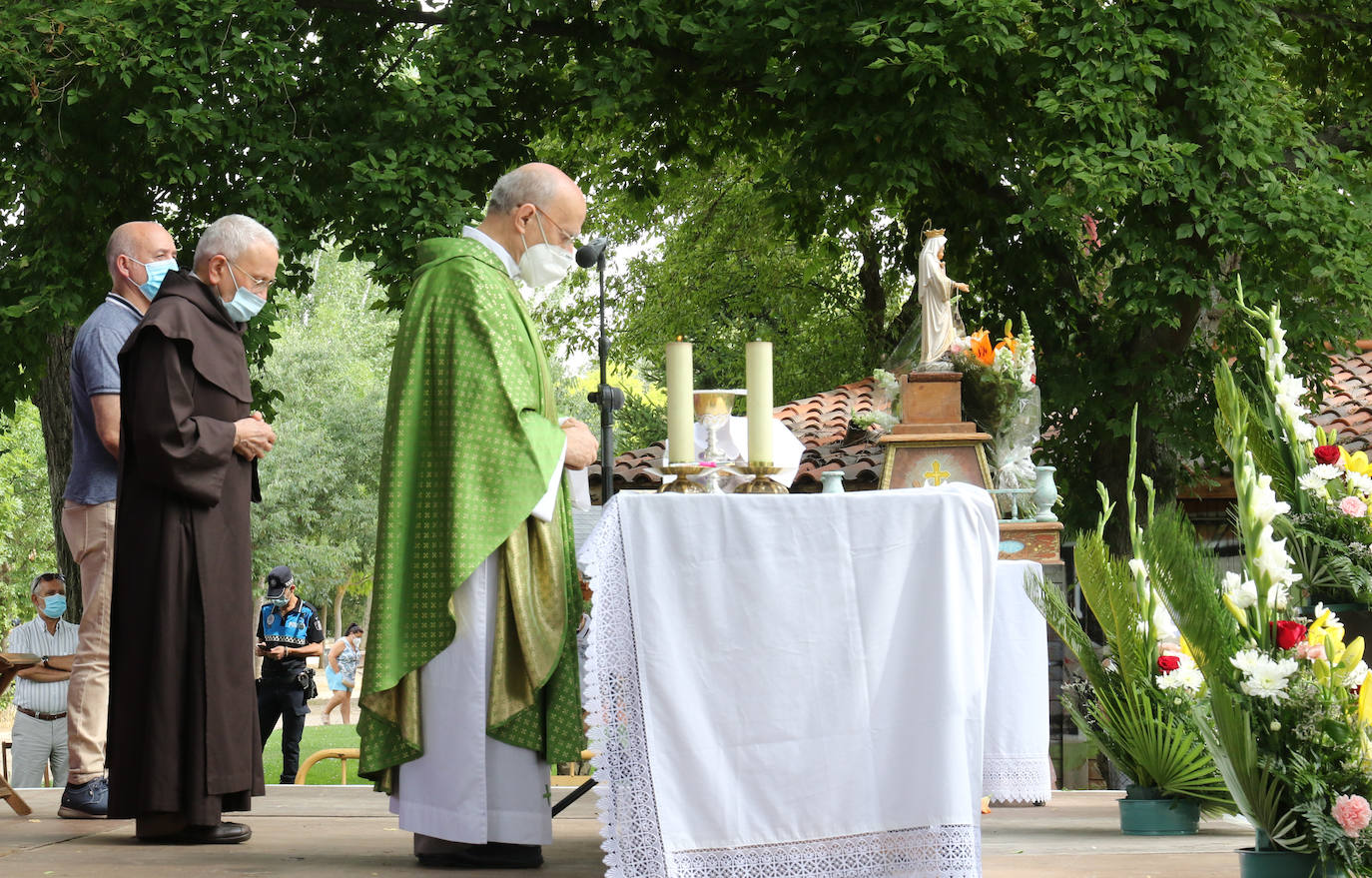 Fotos: Procesión fluvial de la Virgen del Carmen en Valladolid en recuerdo a la víctimas del coronavirus