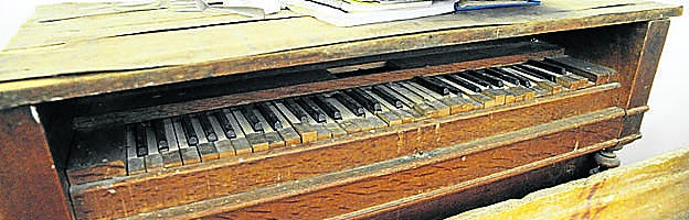 Viejo armonio en la iglesia de la Asunción. 