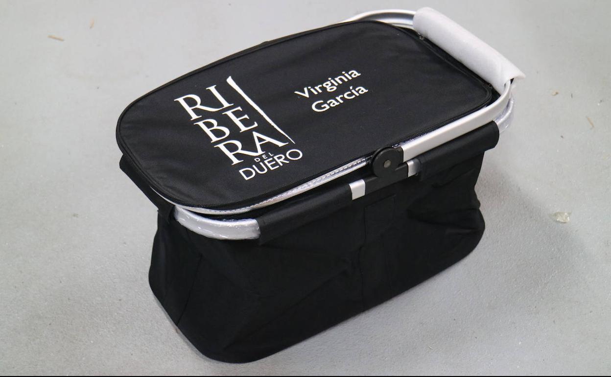 Nevera de Ribera del Duero con el nombre del catador, en este caso Virginia García. 