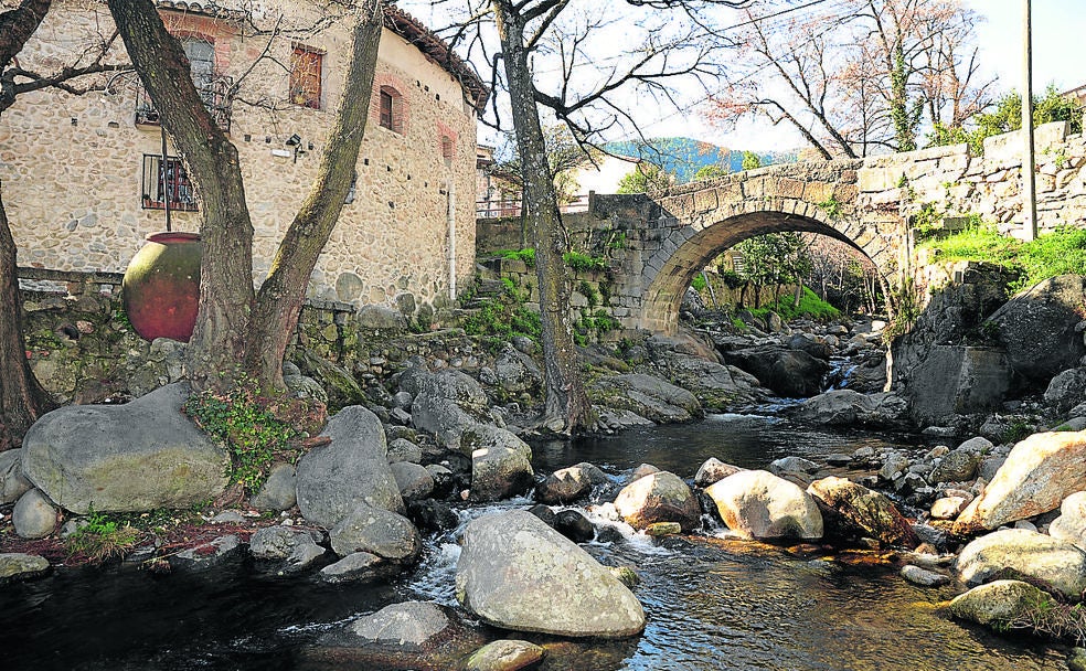 Puente romano sobre la garganta de Nuño Cojo.