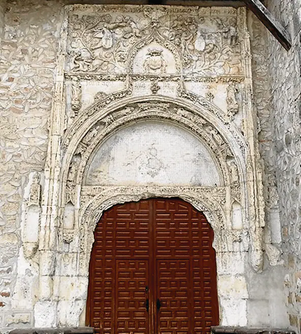 Portada de la iglesia de Santa María la Mayor.