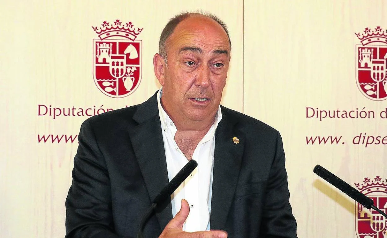 Miguel Ángel de Vicente, durante la rueda de prensa en la que anunció la rectificación. 