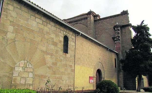 Imagen principal - Arriba, iglesia de Nuestra Señora de la Asunción; Paso de la Borriquilla y los hornos medievales de las Tinajas son únicos en la provincia. 