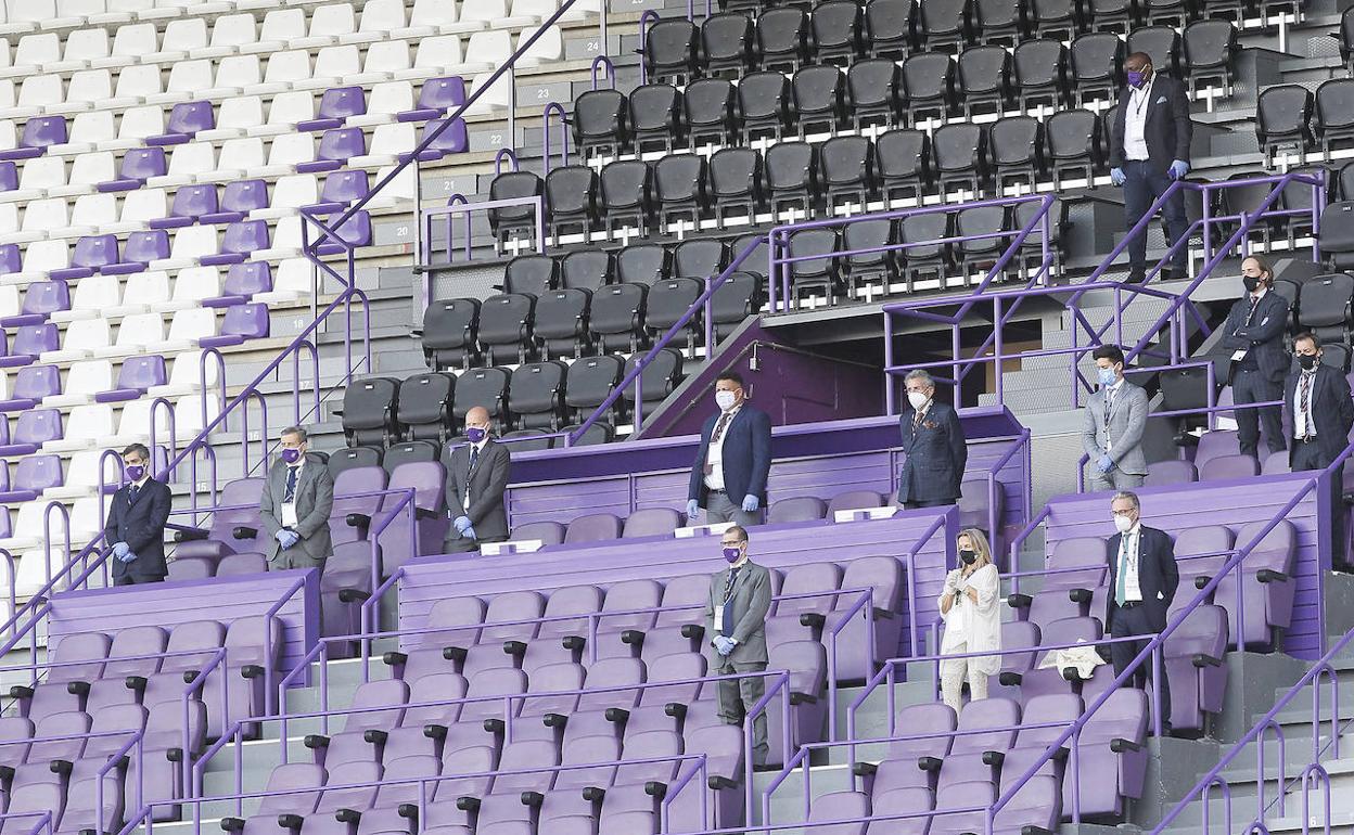 Ronaldo preside en el palco el partido contra el Alavés 