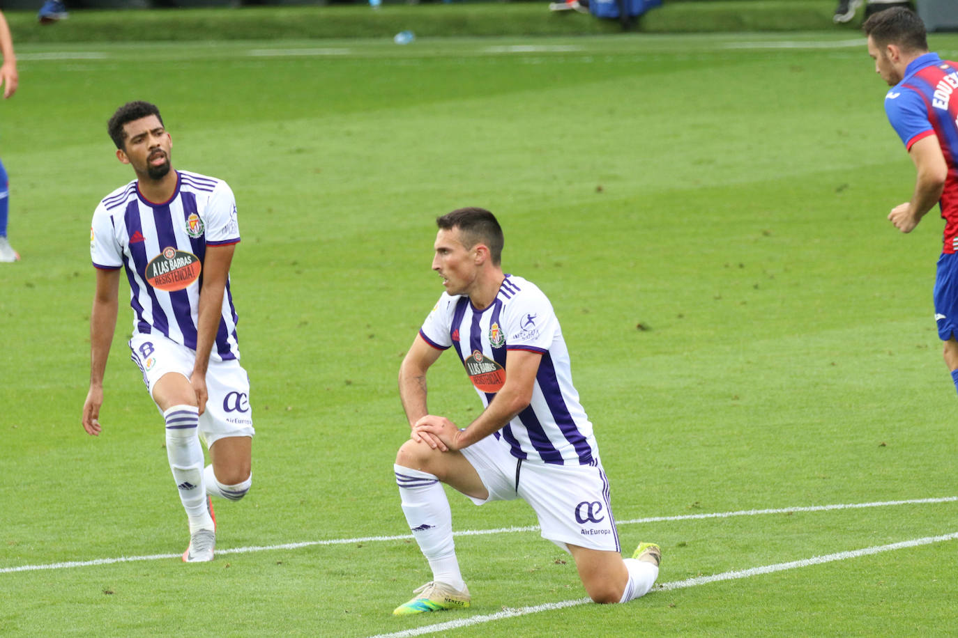 Guardiola redujo distancias en la segunda parte después de que Bigas e Inui anotaron los de los locales y en el descuento De Blasis anotó de penalti