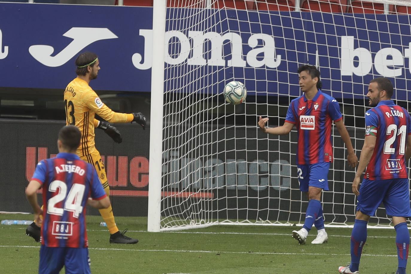 Guardiola redujo distancias en la segunda parte después de que Bigas e Inui anotaron los de los locales y en el descuento De Blasis anotó de penalti