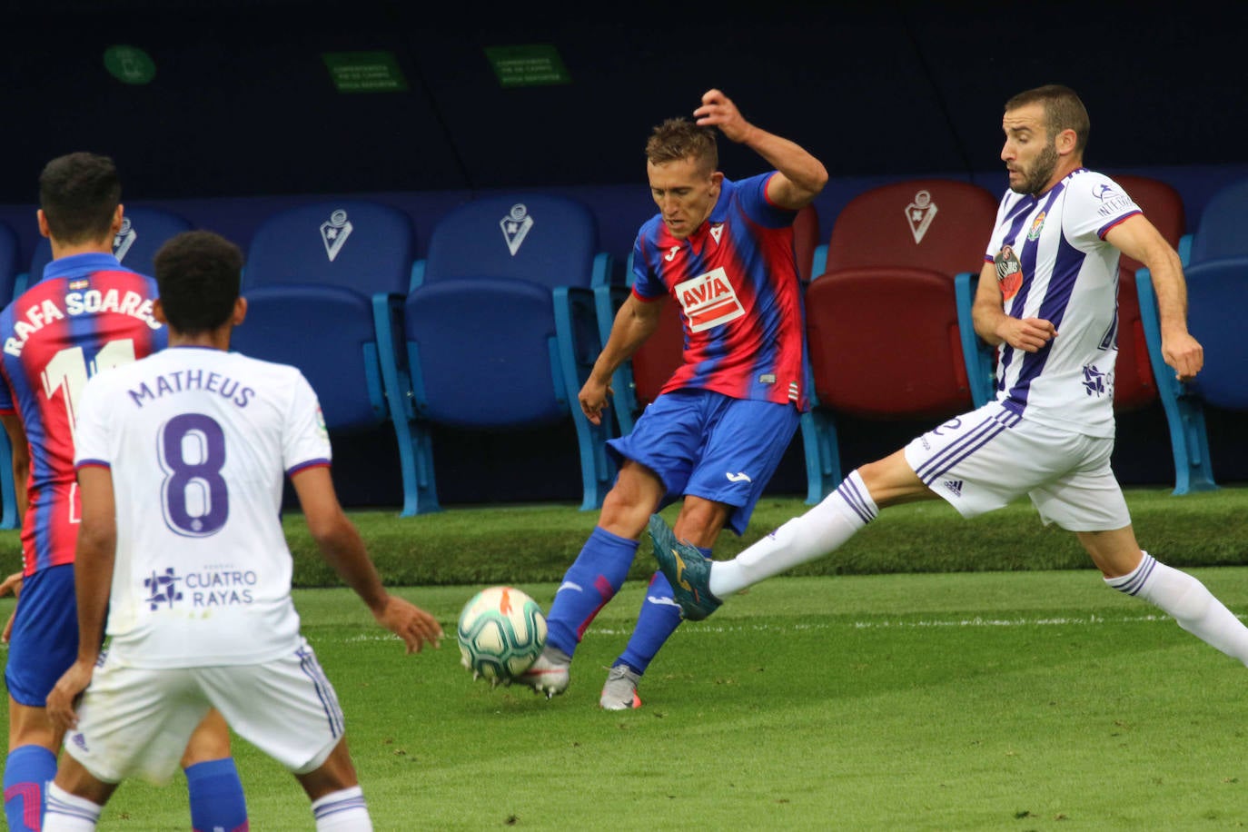 Guardiola redujo distancias en la segunda parte después de que Bigas e Inui anotaron los de los locales y en el descuento De Blasis anotó de penalti