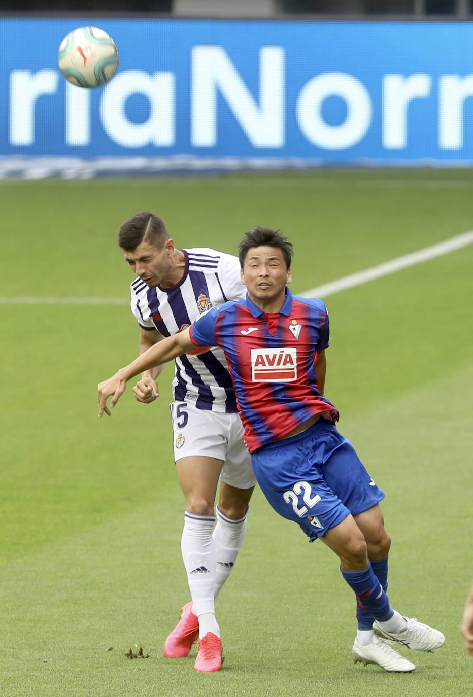 Guardiola redujo distancias en la segunda parte después de que Bigas e Inui anotaron los de los locales y en el descuento De Blasis anotó de penalti