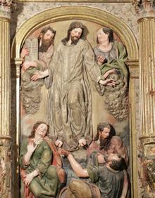 Imagen secundaria 2 - Puente sobre el Canal de Castilla que da entrada a la localidad. Abajo, el Humilladero en otra de las entradas de Becerril y la tabla Dios Padre Eterno de Alejo de Vahía que puede verse en el museo parroquial.