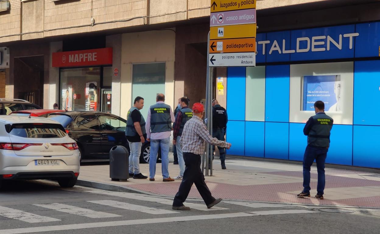 Varios agentes, en Miranda de Ebro. 