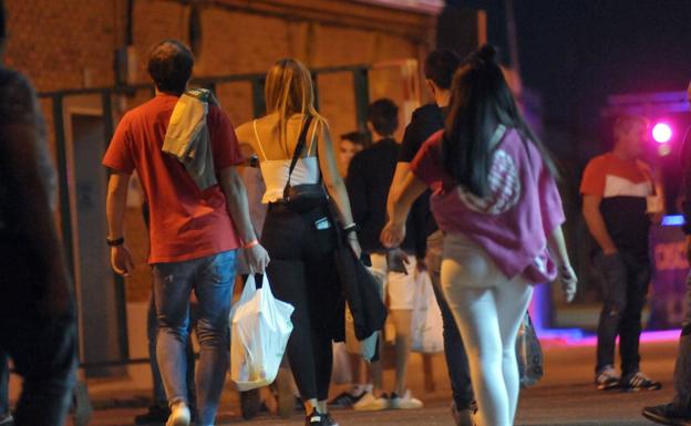 Denunciados 13 jóvenes por realizar un botellón en Valladolid, once de ellos sin mascarilla