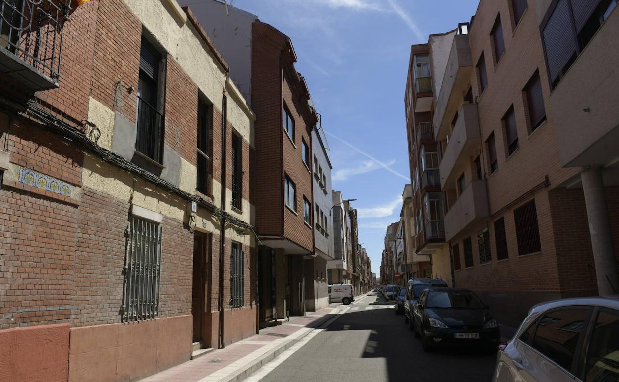 Calle Padre Manjón, en Delicias, donde viven algunos de los contagiados por el rebrote. 