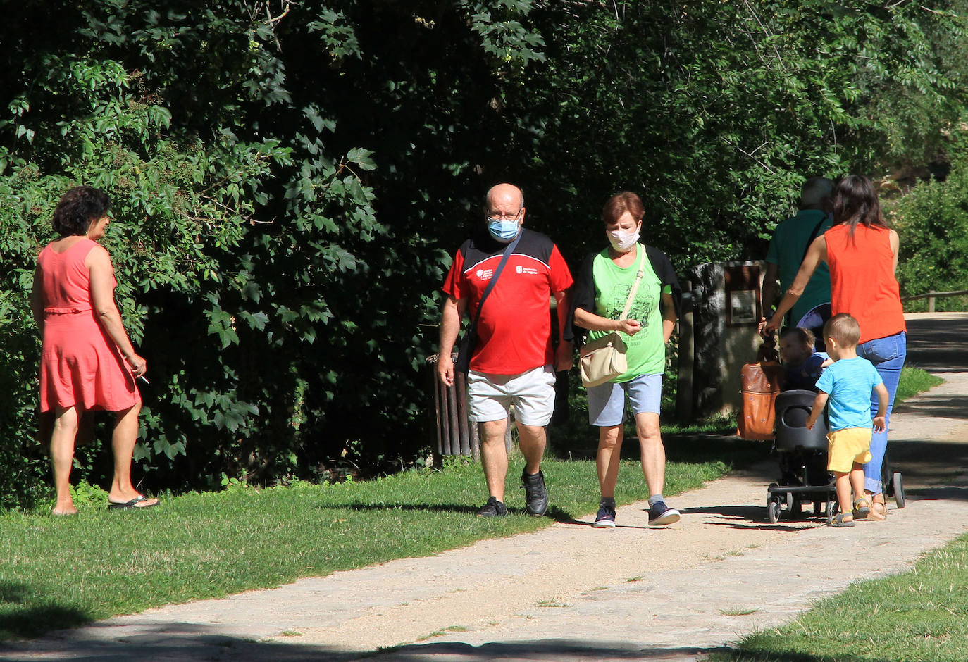 La Policía Local recuerda el uso obligatorio de la mascarilla.