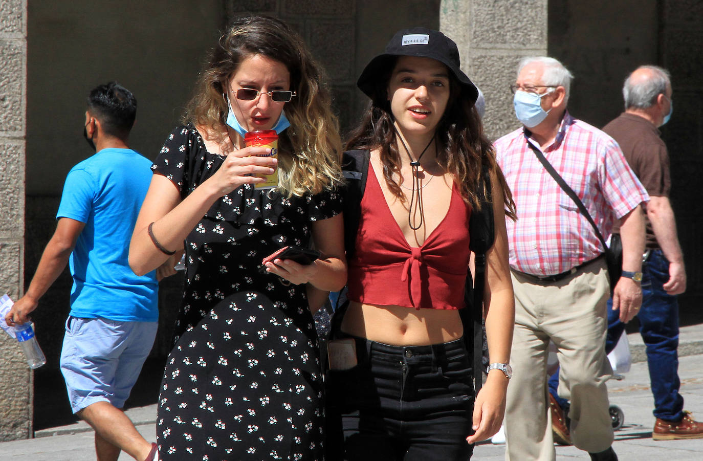 La Policía Local recuerda el uso obligatorio de la mascarilla.