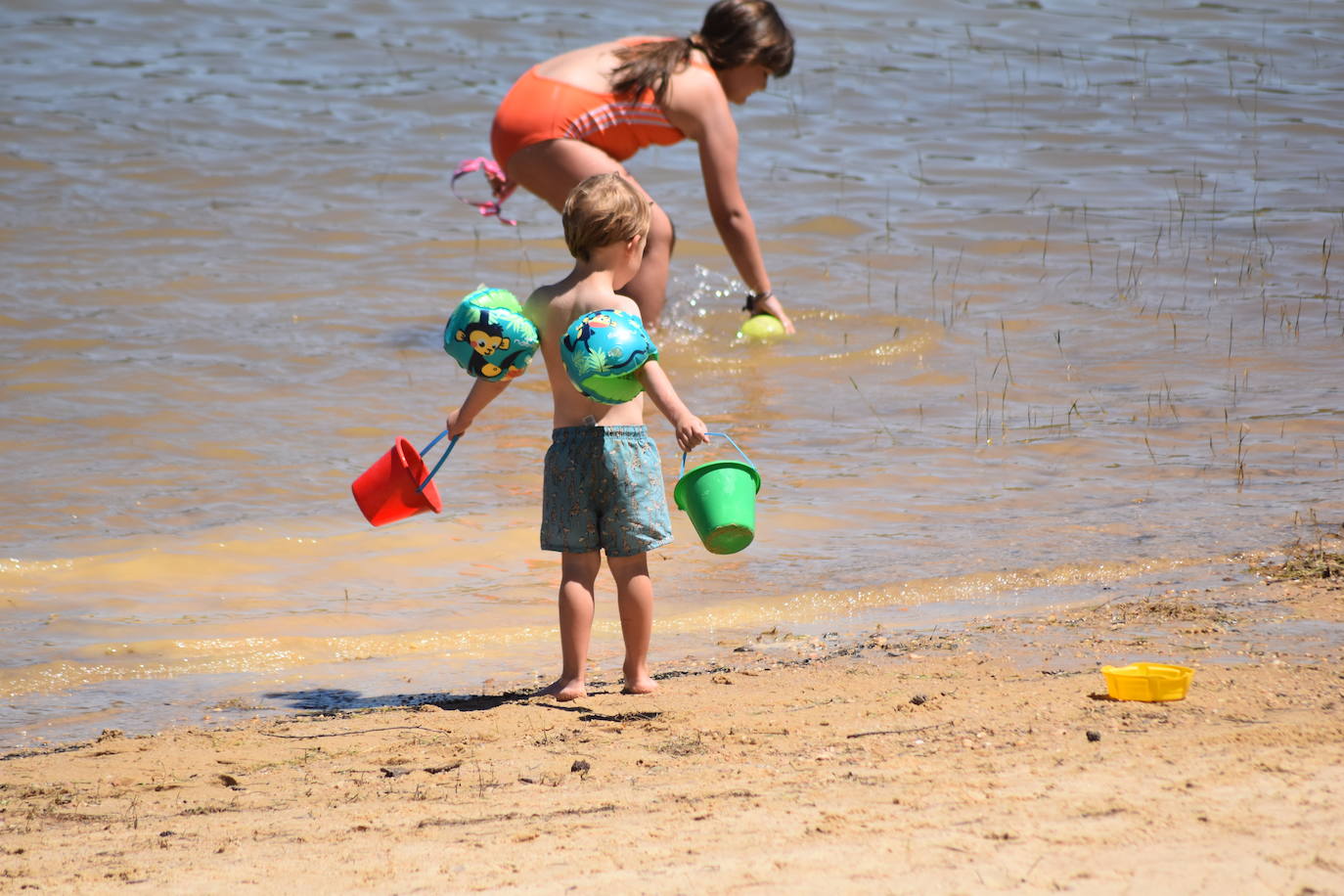 Fotos: Sol y playa en Aguilar