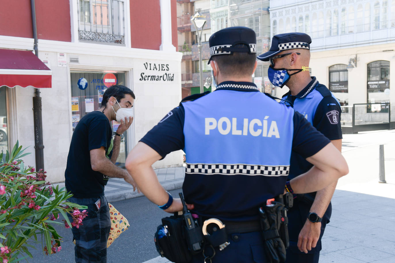 Fotos: La Policía de Valladolid controla el primer día de mascarillas obligatorias