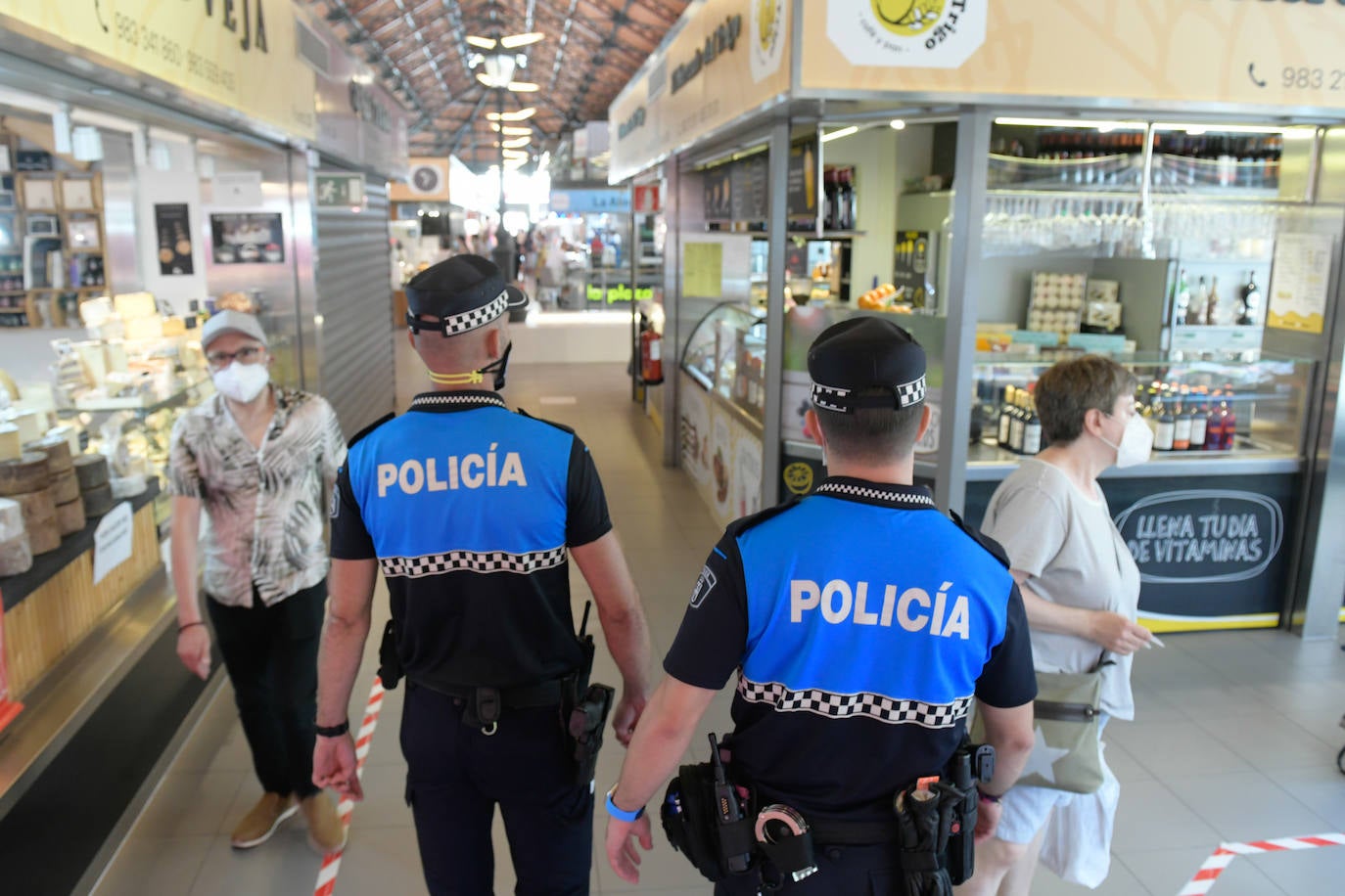 Fotos: La Policía de Valladolid controla el primer día de mascarillas obligatorias