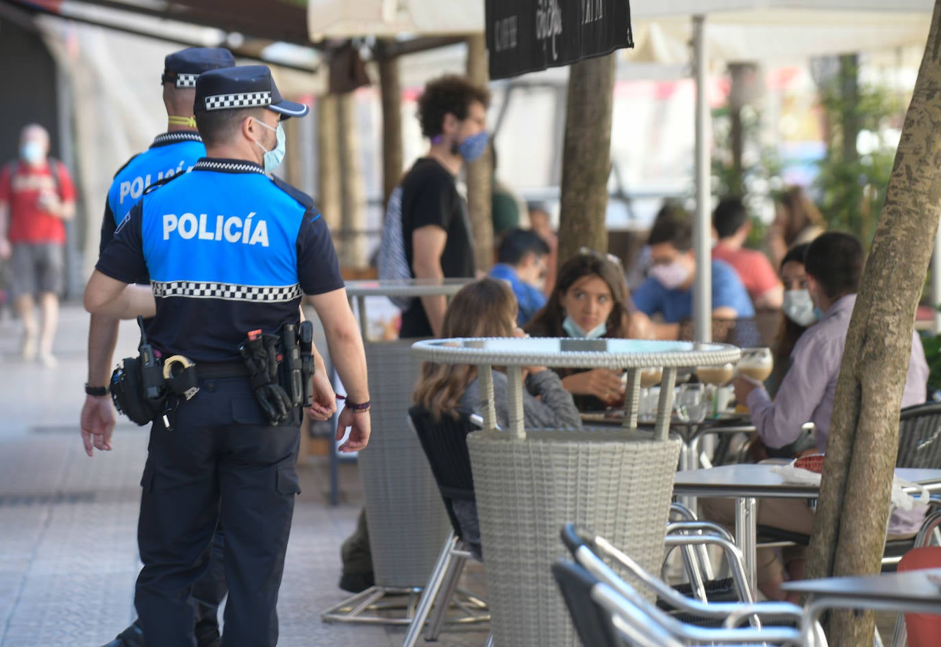 Fotos: La Policía de Valladolid controla el primer día de mascarillas obligatorias