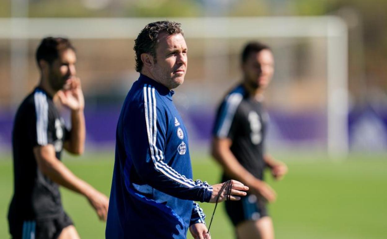 Sergio González dirige un entrenamiento del Real Valladolid. 