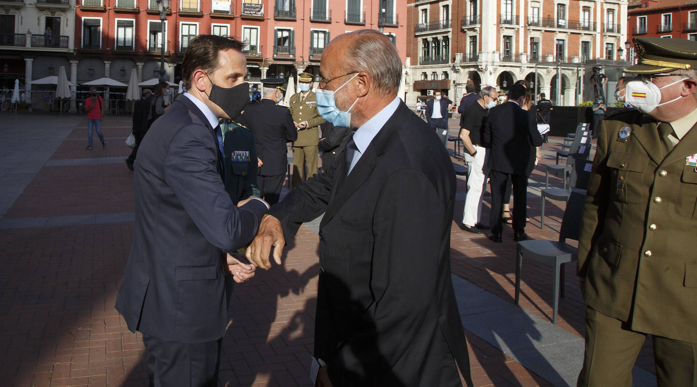 La ciudad ha recordado a las «800 víctimas» por el coronavirus en la provincia, según ha señalado el alcalde, Óscar Puente, en un acto celebrado en la Plaza Mayor vallisoletana