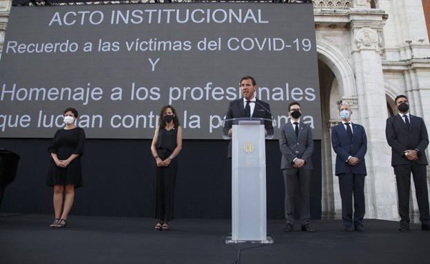 Imagen principal - Tres momentos del homenaje.