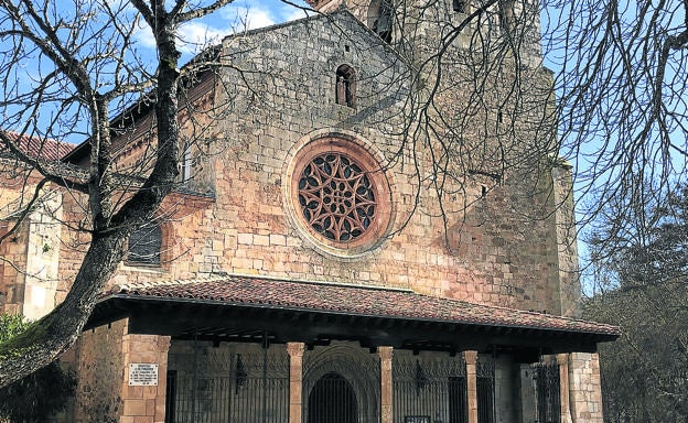 Imagen principal - Arriba, Colegiata de San Cosme y San Damián; torreón de Fernán González. y escultura a Kristina de Noruega. 