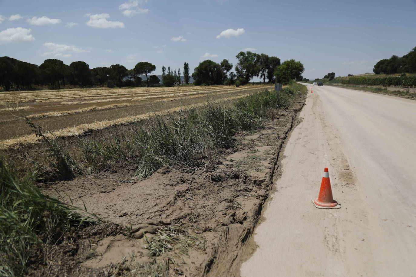 Fotos: Restos de barro en la carretera Pesquera de Duero-Renedo de Esgueva