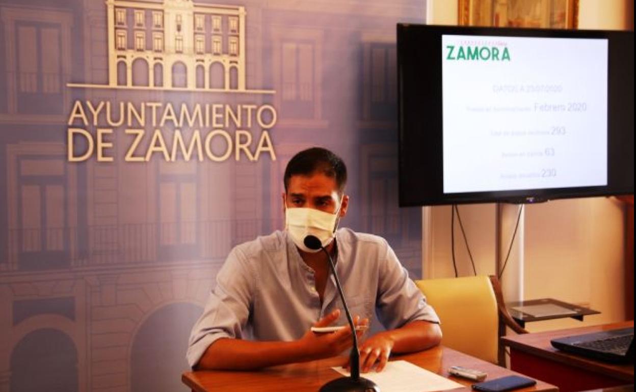 El concejal Pablo Novo, durante la rueda de prensa en el Ayuntamiento de Zamora. 