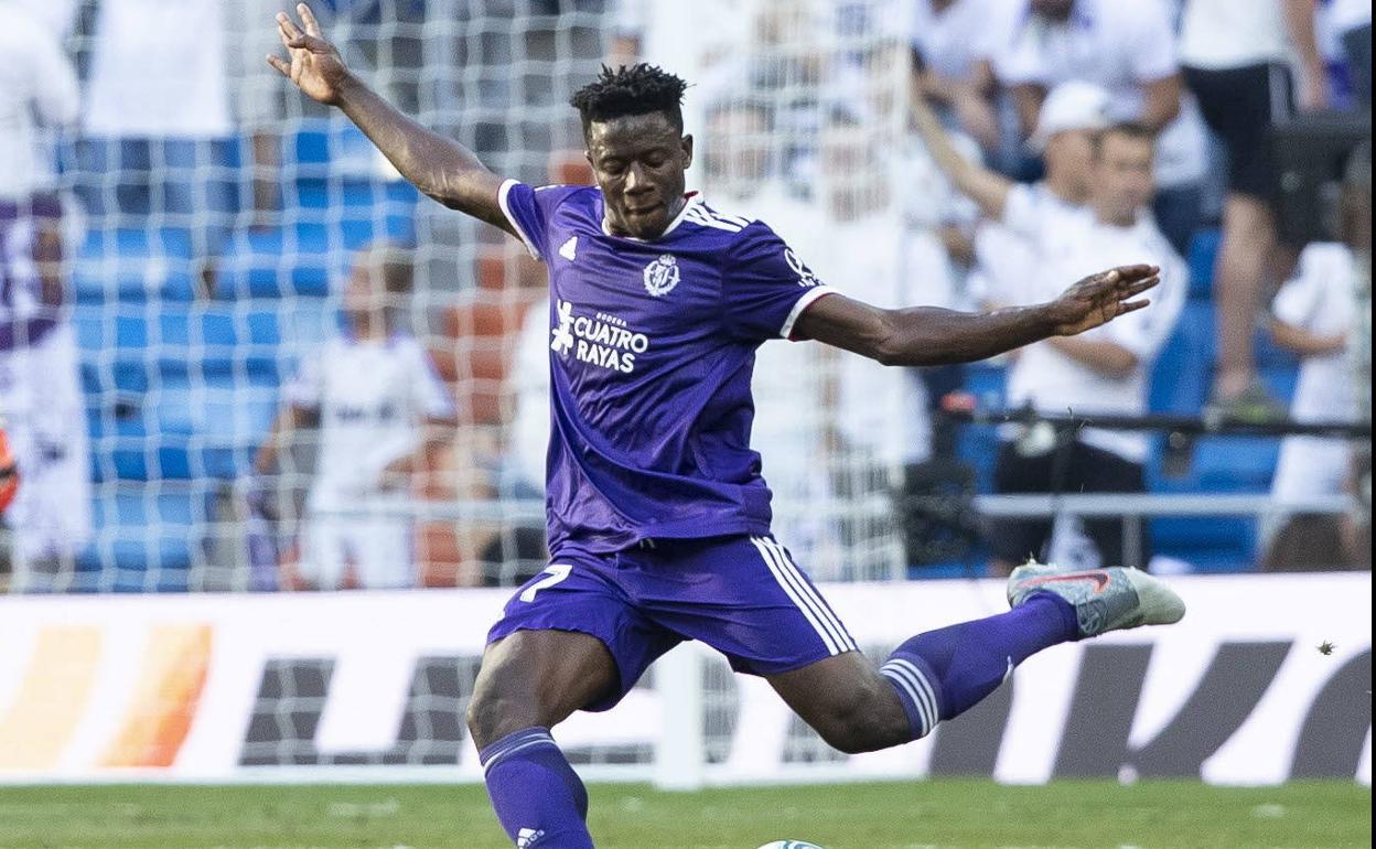 Salisu en un partido con el Valladolid