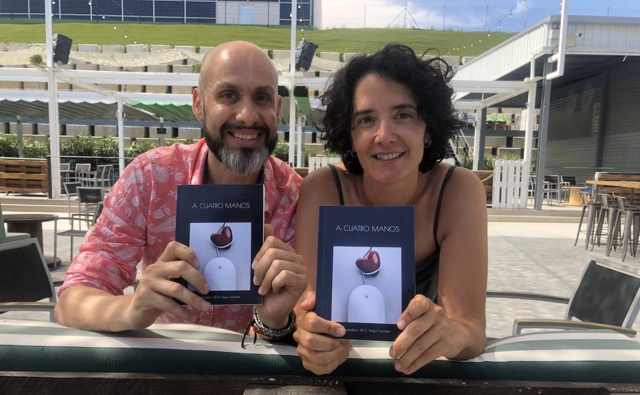 Goyo Morchón y Laura Sánchez, con su libro.