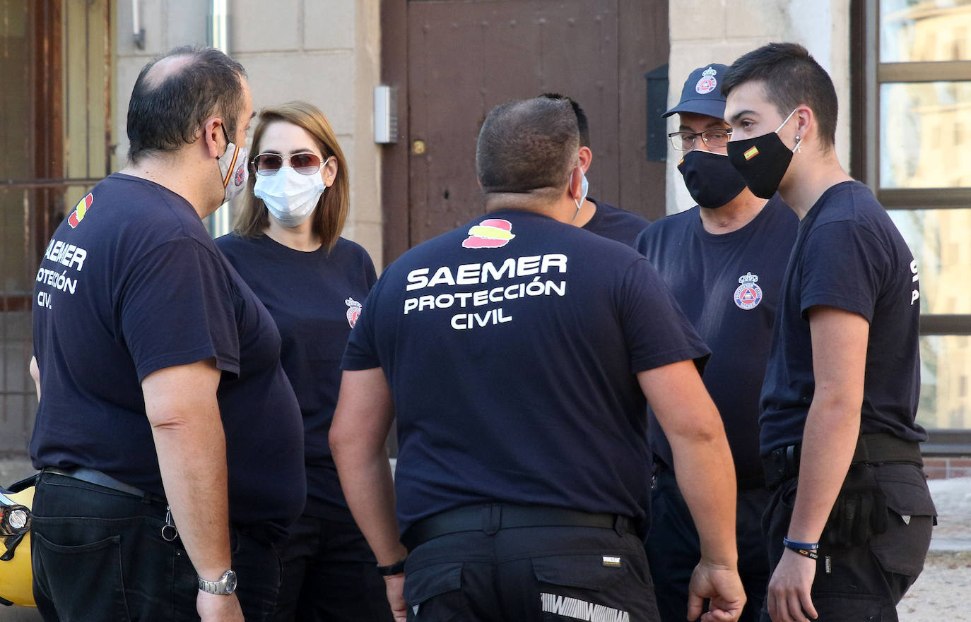 Asistentes al homenaje a los fallecidos por la pandemia celebrado en Segovia 